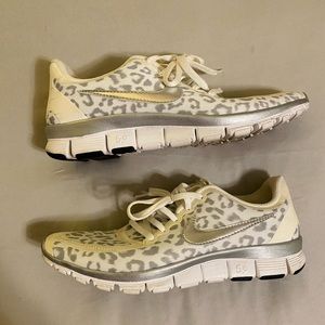 Gently worn! Nike Free Run 5.0 in White Leopard Print. Size Womens 8.